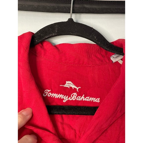 Tommy Bahama Red Silk Wisconsin Badgers Hawaiian Shirt Men's S/P - Picture 4 of 8